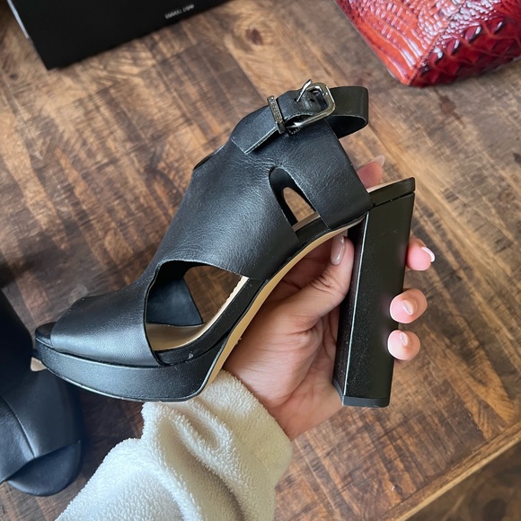 Gianni Bini heels - Picture 5 of 8